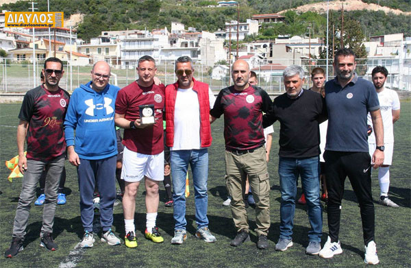 Ο ΑΟ Αιδηψός βράβευσε τον Γιάννη Βασιλείου